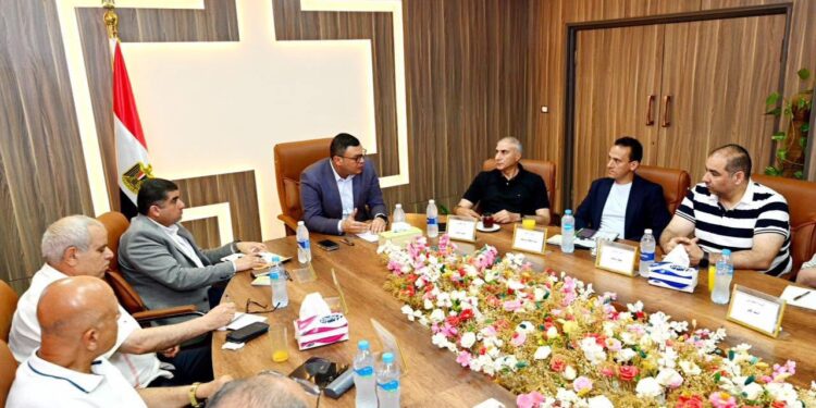 باستثمارات تجاوزت 9.4 مليار جنيه.. وزير الإسكان يتابع سير العمل في برج العرب الجديدة