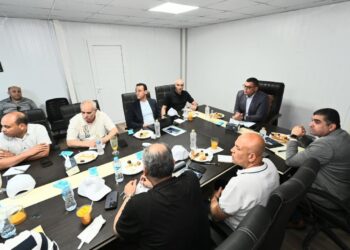 بالصور.. وزير الإسكان يزور مرافق الأراضي الصناعية وكوبري مسار القطار الكهربائي السريع