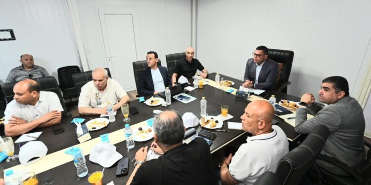 بالصور.. وزير الإسكان يزور مرافق الأراضي الصناعية وكوبري مسار القطار الكهربائي السريع