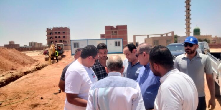 رئيس جهاز مدينة الشروق يتفقد مشروع التغذية الرئيسي للمياه بعددٍ من المجاورات