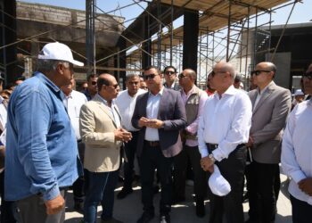 بالصور.. وزير الإسكان ومحافظ القاهرة يتفقدان مشروع حدائق “تلال الفسطاط” بمصر القديمة