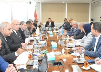 وزير الإسكان يتابع خطط التغذية الكهربائية لمحطات مياه الشرب والصرف الصحي بالمدن الجديدة والمحافظات