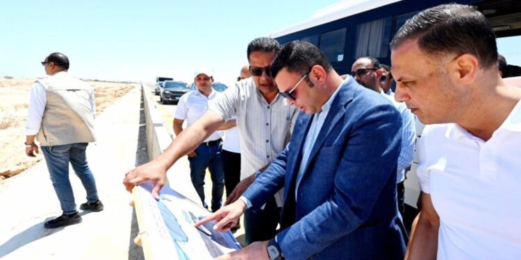 بالصور.. وزير الإسكان يتابع تنفيذ المرحلة العاجلة لمشروع الأراضي البديلة في “شمس الحكمة”