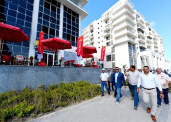 مشروع جاذب للاستثمار.. وزير الإسكان يتفقد كومباوند مزارين بالعلمين الجديدة على مساحة 707 فدان