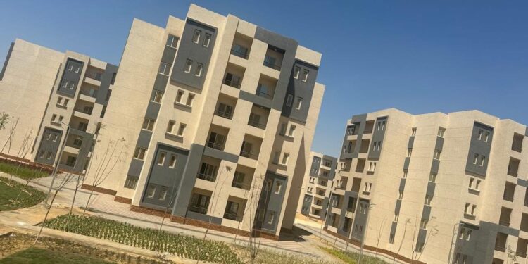 وزير الإسكان يتابع معدلات تنفيذ 105 آلاف وحدة سكنية في أكتوبر الجديدة