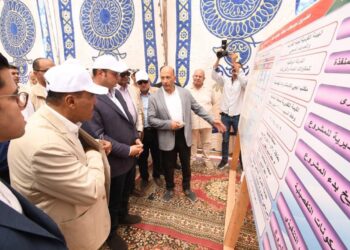 وزير الإسكان ومحافظ مطروح يختتمان جولتهما بتفقد مشروع محطة معالجة الصرف الصحي
