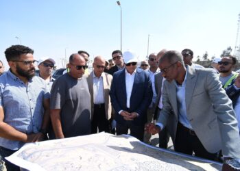بالصور.. وزير الإسكان يتفقد محور التسعين الشمالي بالقاهرة الجديدة لمتابعة أعمال التطوير والبنية التحتية