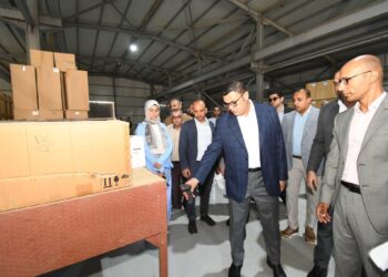 وزير الإسكان يتفقد محطة الصرف الصحي بالأندلس ومخازن مركزية بنظام الباركود