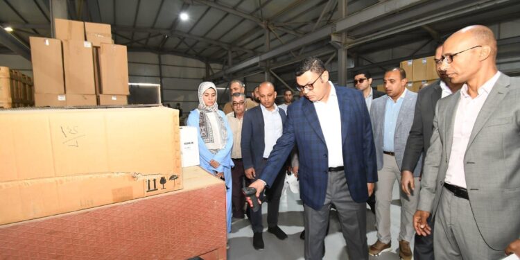 وزير الإسكان يتفقد محطة الصرف الصحي بالأندلس ومخازن مركزية بنظام الباركود