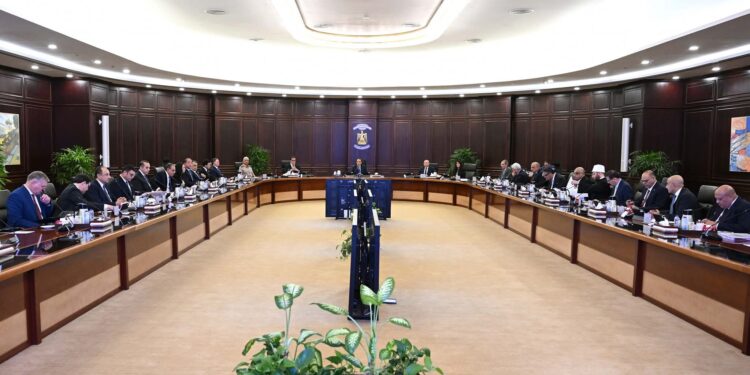 “الوزراء” يعتمد إجراءات حصول مستأجري ” الإيجار القديم” على شقق بديله