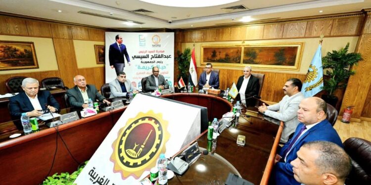 وزير الإسكان ومحافظ الغربية يستعرضان تنفيذ 599 محطة مياه شرب وصرف ومشروعات “حياة كريمة”