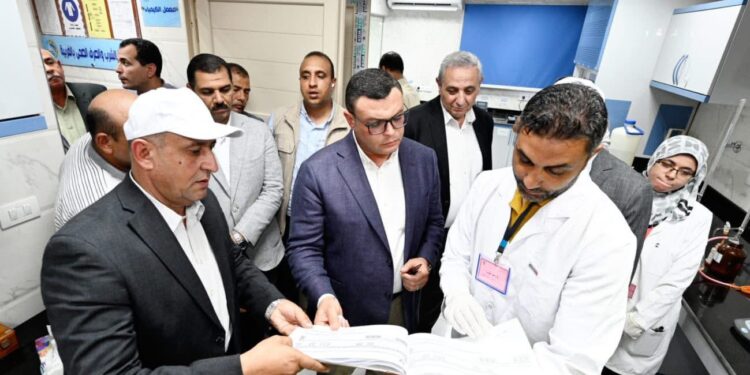 ضمن مشروعات حياة كريمة.. وزير الإسكان ومحافظ الغربية يتفقدان محطة صرف صحي زفتى