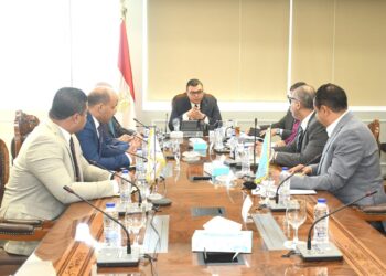 وزير الإسكان يتابع مشروع المماشى السياحية بمدينة ٦ أكتوبر