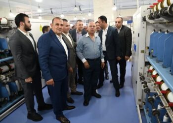 للوقوف على سير العملية الإنتاجية.. وزير الصناعة يتفقد مصنع «إيجي دينيم للنسيج» بالعاشر من رمضان