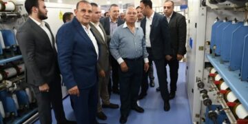 للوقوف على سير العملية الإنتاجية.. وزير الصناعة يتفقد مصنع «إيجي دينيم للنسيج» بالعاشر من رمضان