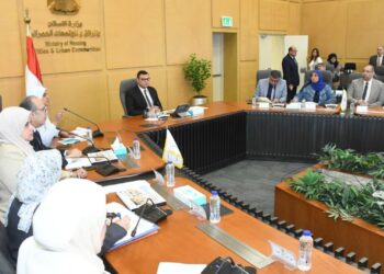 وزير الإسكان يؤكد لمديري المديريات على ضرورة الاستماع إلى أراء المواطنين وحل كافة المشكلات التي تواجههم