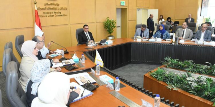وزير الإسكان يؤكد لمديري المديريات على ضرورة الاستماع إلى أراء المواطنين وحل كافة المشكلات التي تواجههم