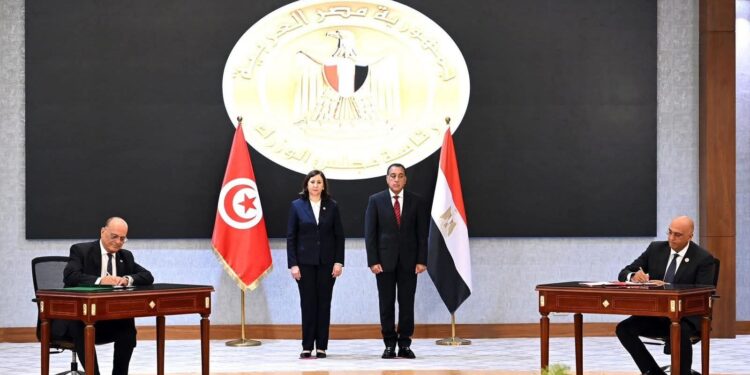 جهاز المشروعات يوقع اتفاقية تعاون مع تونس