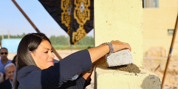 المشاط: مصنع الحرير بقنا يوفر فرص عمل جديدة