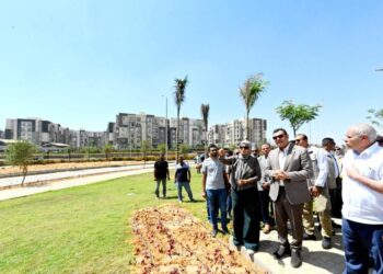 وزير الإسكان يتفقد مشروع “جنة 4” بالشيخ زايد