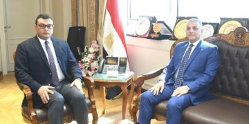 وزير الإسكان ومحافظ الإسماعيلية يتابعان عددًا من ملفات العمل المشتركة