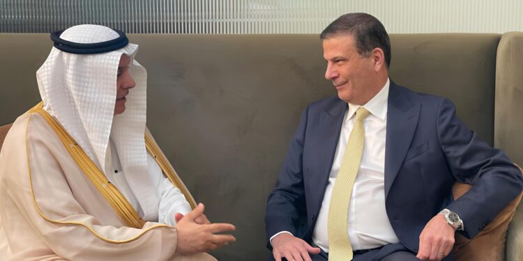 وزير الزراعة يبحث مع نظيره السعودي تعزيز سبل التعاون الزراعي المشترك 