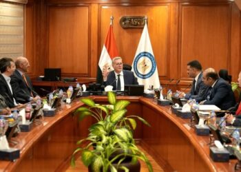 وزير البترول يبحث مع مسؤول “إكس كليبر” الإسبانية تنفيذ بحث جوى لأول مرة منذ 40 عاما لجذب استثمارات التعدين