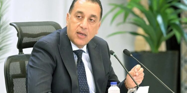 رئيس الوزراء يصل إلى “القنطرة غرب الصناعية” لافتتاح أولى مشروعاتها