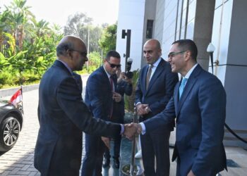 وزير الاستثمار والتجارة الخارجية يلتقي رئيس جمهورية سنغافورة على هامش منتدى الأعمال المصري–السنغافوري