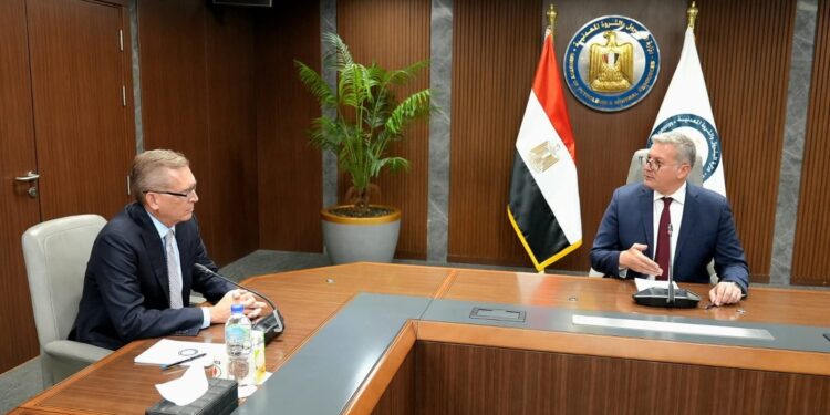 وزير البترول والثروة المعدنية يبحث مع وفد مؤسسة تمويل التنمية الأمريكية (DFC) فرص التعاون في مشروعات الطاقة والبتروكيماويات