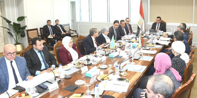 وزير الإسكان يؤكد أهمية وضع ضوابط لمعاملات الهيئة العامة للتنمية السياحية لتعظيم دورها