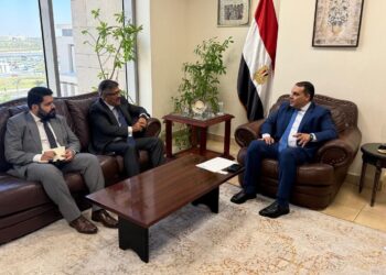 رئيس التمثيل التجاري المصري يبحث مع سفير باكستان فرص تعزيز التجارة وجذب الاستثمار وتوسيع التعاون الصناعي والتجاري بين مصر وباكستان