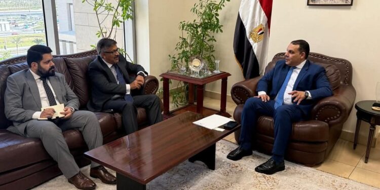 رئيس التمثيل التجاري المصري يبحث مع سفير باكستان فرص تعزيز التجارة وجذب الاستثمار وتوسيع التعاون الصناعي والتجاري بين مصر وباكستان