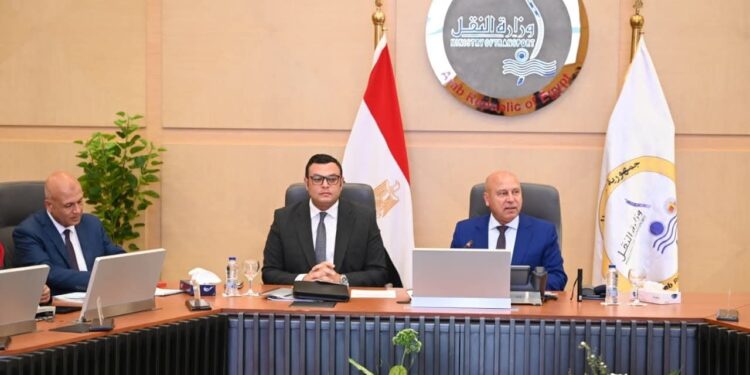 وزير الصناعة والنقل يبحث مع وزير الإسكان موقف ترفيق المناطق الصناعية تمهيداً لطرح الأراضي أول ديسمبر المقبل