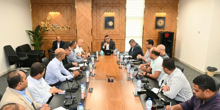 وزير الإسكان يعقد اجتماعا لمتابعة مشروعات مدينة العلمين الجديدة و”مارينا”