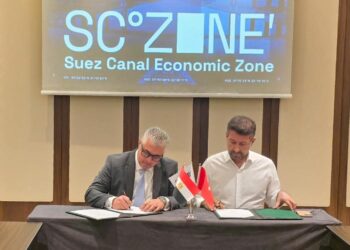 رئيس اقتصادية قناة السويس يوقع عقد مشروع (هايبر بلاستيك) للتدوير وحلول التغليف باستثمارات 40 مليون دولار بالقنطرة غرب