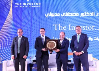 تكريم وزيرَي المالية والإسكان ورئيس هيئة الاستثمار في مؤتمر The Investor