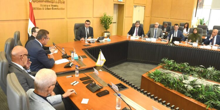 وزير الإسكان يؤكد بانفراجة في ملف علاوة التحسين لأراضي الساحل الشمالي وطريق القاهرة الإسكندرية