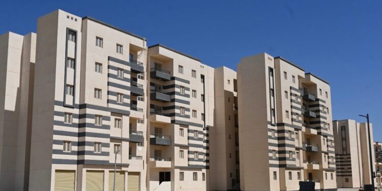 الإسكان يكشف معدلات غير مسبوقه في تنفيذ  ٦٩٩٤ وحدة في “سكن لكل المصريين”  بالعاشر من رمضان