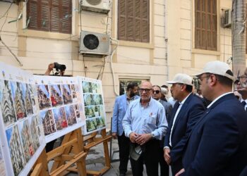 حفاظاً على الطابع المعماري.. رئيس الوزراء يتفقد مشروع تحسين الصورة البصرية للقاهرة الخديوية
