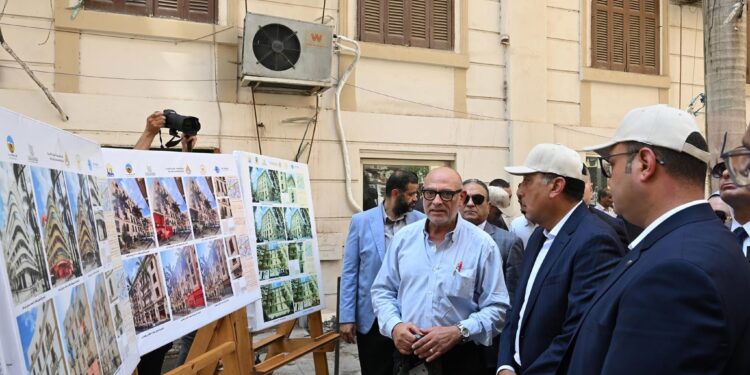 حفاظاً على الطابع المعماري.. رئيس الوزراء يتفقد مشروع تحسين الصورة البصرية للقاهرة الخديوية