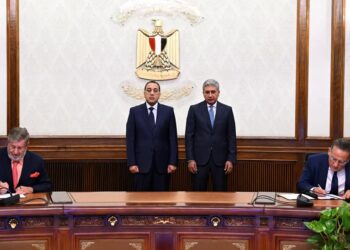 رئيس الوزراء يشهد توقيع اتفاقية شراكة استراتيجية بين مجموعة “صن رايز” الفندقية ومجموعة “ماينور” الدولية للضيافة