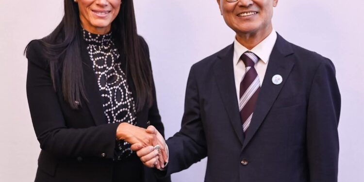 وزيرة التخطيط تلتقي المبعوث الرئاسي الكوري خلال فعالية الاحتفال باليوم الوطني لكوريا والذكرى 30 لتدشين العلاقات الدبلوماسية بين البلدين