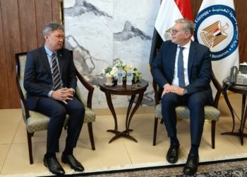 لتعظيم الفوائد الاقتصادية.. وزير البترول يبحث مع بتروناس الماليزية تعزيز الشراكة الاستراتيجية في مجال الغاز الطبيعي