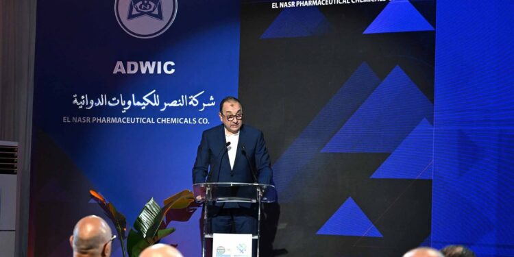 وزير قطاع الأعمال العام: شركة النصر للكيماويات الدوائية تشهد ميلادًا جديدًا بعد عملية تطوير وتحديث شاملة امتدت على مدار الشهور الماضية
