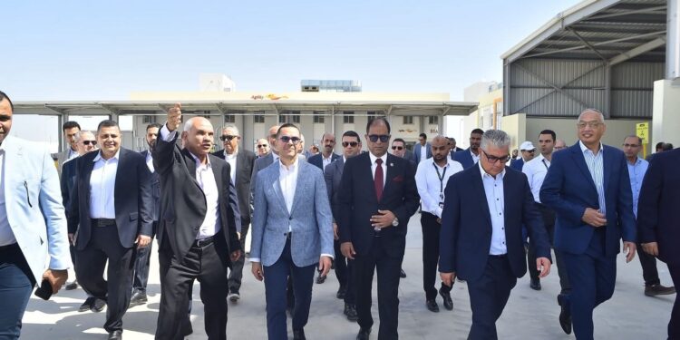 وزير الاستثمار والتجارة الخارجية يتفقد المركز اللوجستي الجمركي للمنطقة الاقتصادية لقناة السويس