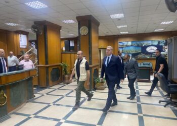 زيارة مفاجئة لوزير البترول لشركة بدر الدين يعقبها اجتماع مبكر لمتابعة خطط الإنتاج والسلامة
