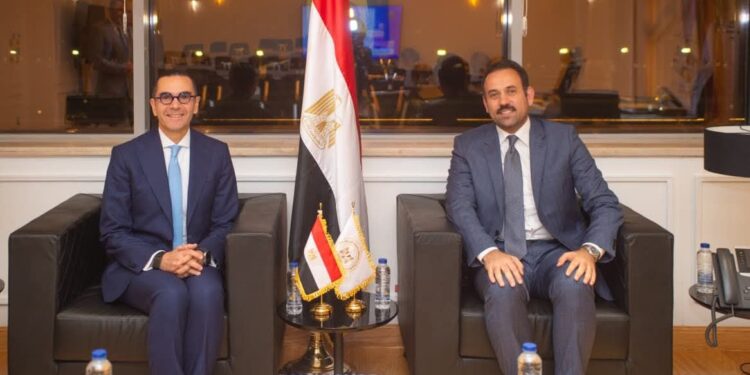 وزير الاستثمار يبحث مع الرئيس التنفيذي لجهاز مستقبل مصر التعاون في مجالات دعم سلاسل الإمداد وتوريد السلع الاستراتيجية