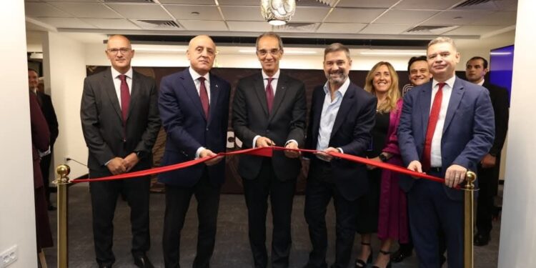 الدكتور/ عمرو طلعت وزير الاتصالات يفتتح مركز شركة فاوندإيفر Foundever العالمية فى محافظة الأقصر