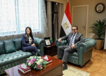 وزير الصحة يناقش مع وزيرة التخطيط معدلات الإنجاز بملف الاستثمارات وحجم الإنفاق على المشروعات والبرامج الصحية